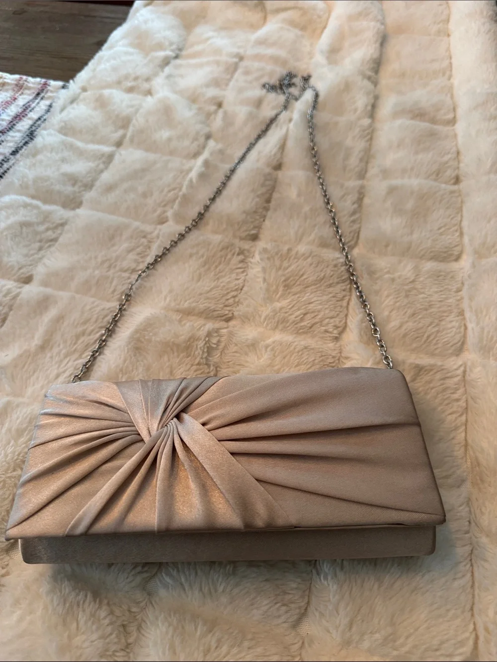 Elegant Satin Knot Evening Clutch in Champagne